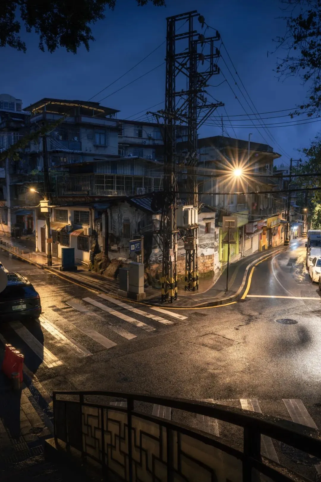 《幸福路的分叉口，走哪条都幸福》——东仔·DZ作品